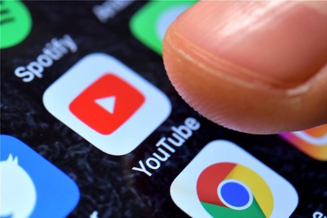 Η Google διαγράφει 2.500 κανάλια στο YouTube για παραπληροφόρηση