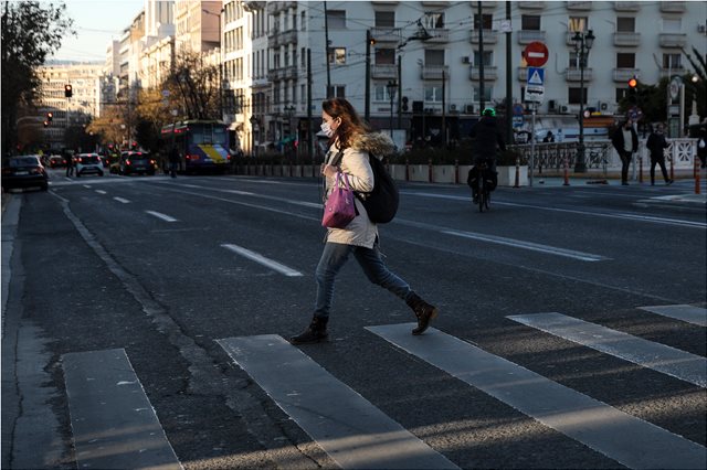 Ποιο lockdown; Επίθεση με μολότοφ σε σύνδεσμο του ΠΑΟΚ ...