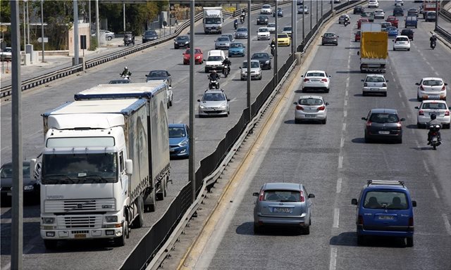 Καραμπόλα με τρία φορτηγά στο ύψος της γέφυρας Ασπροπύργου – Κυκλοφοριακό χάος στο ρεύμα προς Αθήνα