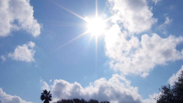 Καιρός: Ηλιοφάνεια με αύξηση θερμοκρασίας σε μεγάλο μέρος της χώρας αύριο - Πού θα σημειωθούν σποραδικές βροχές