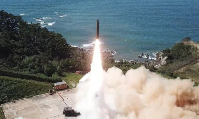 North Korea launches "unknown" missile for second time in a week thumbnail