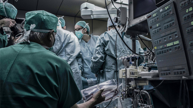 Παγκόσμια πρωτιά: Γιατροί μεταμόσχευσαν ανθρώπινο ήπαρ που είχε διατηρηθεί επί τρεις ημέρες έξω από το σώμα