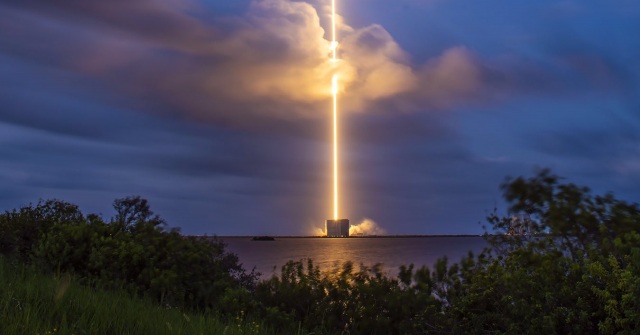 SpaceX: Σε τροχιά τέθηκαν 52 νέοι δορυφόροι για το παγκόσμιο δίκτυο ίντερνετ Starlink του Έλον Μασκ