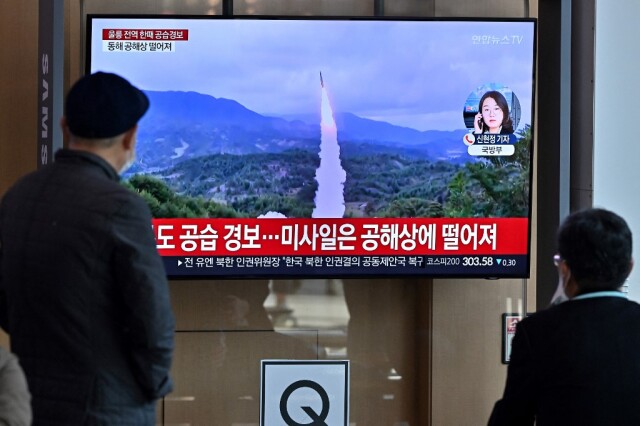 Η Βόρεια Κορέα εκτοξεύει βαλλιστικό πύραυλο