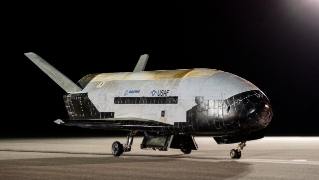 ΗΠΑ: Επέστρεψε στη Γη μετά από 908 ημέρες σε τροχιά το διαστημόπλοιο X-37B της αμερικανικής πολεμικής αεροπορίας