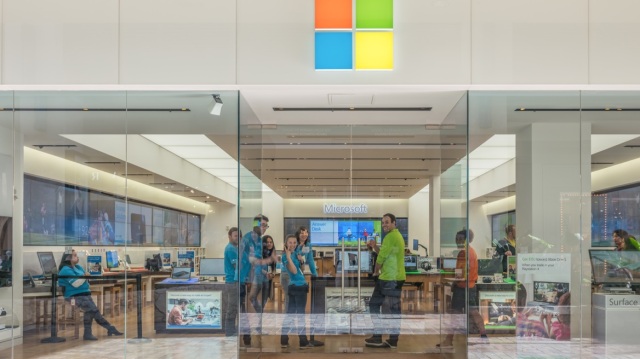 Η Microsoft ανακοίνωσε απολύσεις 10.000 εργαζομένων