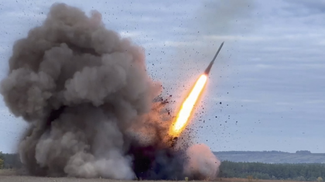 Πόλεμος στην Ουκρανία: Η Βόρεια Κορέα έχει στείλει στη Ρωσία 6.700 κιβώτια με πυρομαχικά, λέει η Σεούλ