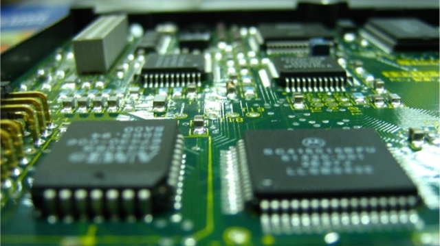 WSJ: Οι ΗΠΑ εξετάζουν νέους περιορισμούς στις εξαγωγές μικροτσίπ για την τεχνητή νοημοσύνη σε κινεζικές εταιρείες