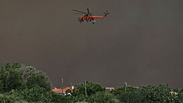 Live Update: Μεγάλες φωτιές σε Κουβαρά Αττικής και Λουτράκι  – Δείτε βίντεο