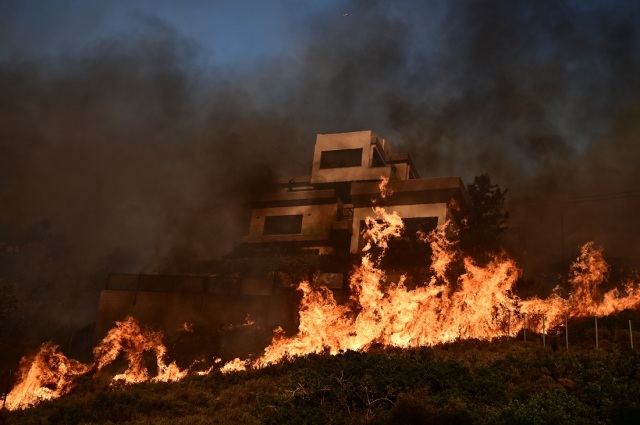 ΠΑΚΟΕ: Οι φωτιές μετατρέπουν την ατμόσφαιρα σε τοξικό κοκτέιλ