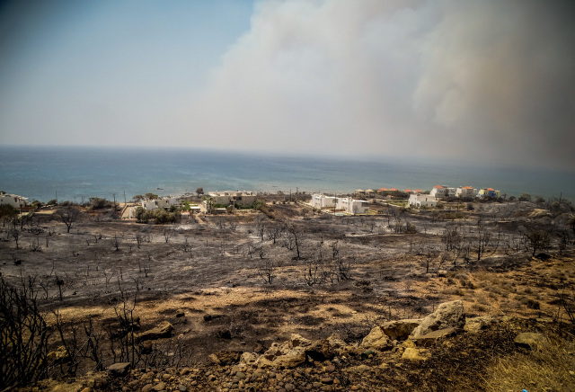 Φωτιά στη Ρόδο: Συνεδριάζει γερμανική ομάδα διαχείρισης κρίσεων για τα πύρινα μέτωπα