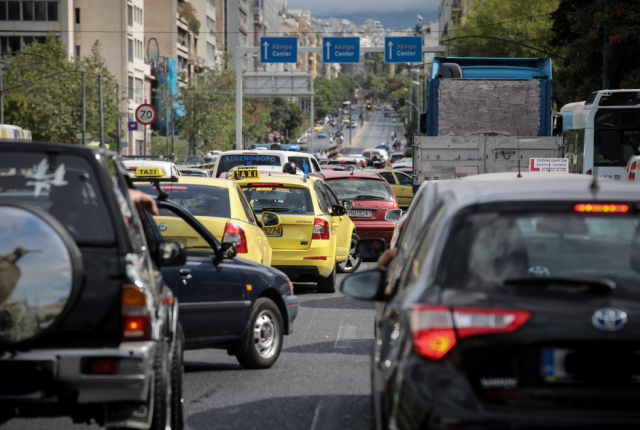 Κίνηση τώρα: Ταλαιπωρία σε κεντρικές λεωφόρους – Καθυστερήσεις έως 30΄ στην Αττική Οδό