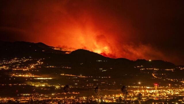 Κανάρια Νησιά: Πάνω από 26.000 ντόπιοι και τουρίστες εκκενώνουν την Τενερίφη εξαιτίας της πυρκαγιάς (βίντεο)