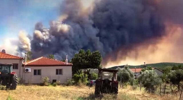 Φωτιά στην Αλεξανδρούπολη: Ανεξέλεγκτο το πύρινο μέτωπο – «Δύσκολη νύχτα με ριπές ανέμου 7-8 μποφόρ»