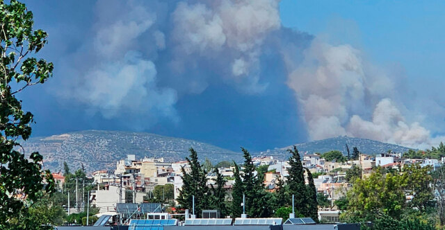 Live Update: Λεπτό προς λεπτό η μάχη με τα πύρινα μέτωπα – Φωτιά τώρα στη Φυλή