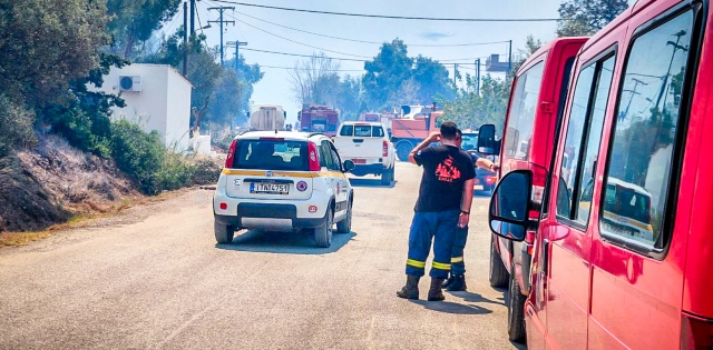 Σε εξέλιξη οι φωτιές στη Βοιωτία – Πύρινα μέτωπα σε Πρόδρομο και Ταρσό, σηκώθηκαν και εναέρια μέσα