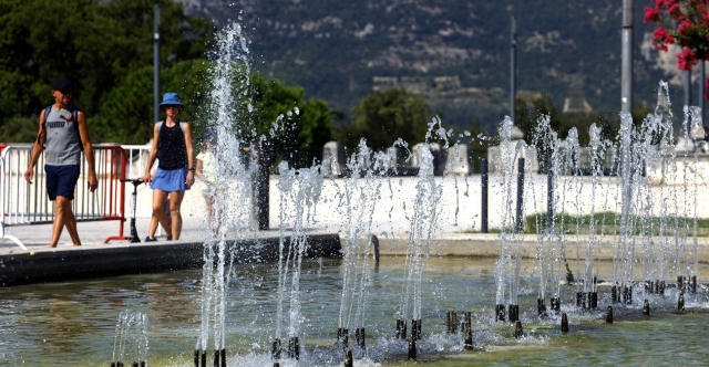 Γαλλία: Για τα 2/3 της χώρας, η σημερινή θα είναι η πιο ζεστή μέρα του καύσωνα