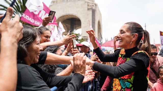 Προεδρικές εκλογές στο Μεξικό: Η Κλαούδια Σέινμπαουμ φαβορί για το χρίσμα του κυβερνώντος κόμματος MORENA