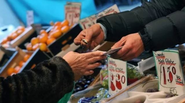 Βρετανία – Μελέτη-γροθιά στο στομάχι: Ο πληθωρισμός θα αυξήσει κατά 6,5% το ποσοστό όσων πεθαίνουν κάτω των 75 ετών