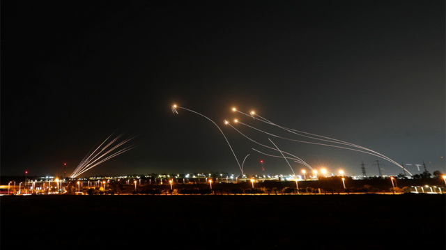 Μέση Ανατολή: Το υψηλό κόστος του Iron Dome, στρέφει Ισραήλ και ΗΠΑ σε οπλικά συστήματα μικροκυμάτων και λέιζερ