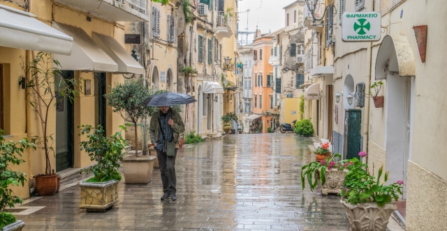 Καιρός – Κακοκαιρία Atena: Στα κεντρικά και βόρεια μετατοπίζεται η κακοκαιρία – Μεγάλη προσοχή τις επόμενες ώρες, λέει ο Μαρουσάκης