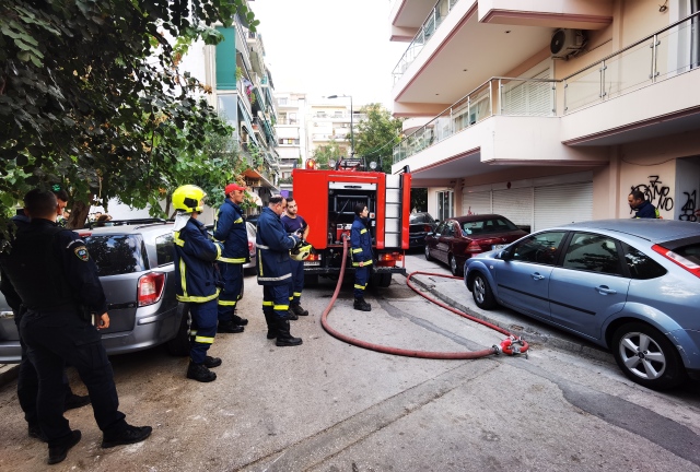 Φωτιά σε πολυκατοικία στα Κάτω Πατήσια