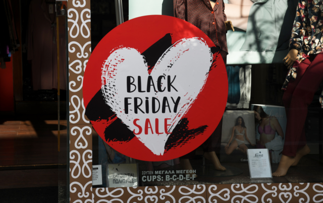 Πότε πέφτουν Black Friday και Cyber Monday - Η «Μαύρη Παρασκευή» των μεγάλων προσφορών