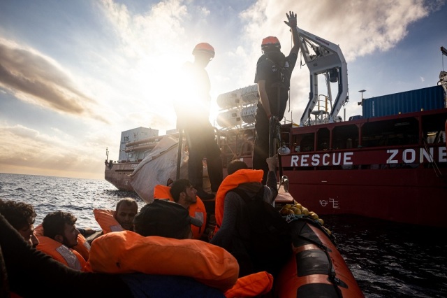 Μεταναστευτικό: Το πλοίο-ασθενοφόρο Ocean Viking διέσωσε 128 ανθρώπους στη Μεσόγειο