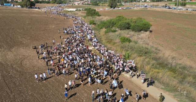 Ισραήλ: Πορεία αλληλεγγύης από τους συγγενείς των ομήρων – Αύριο θα φτάσουν στην κατοικία του Νετανιάχου