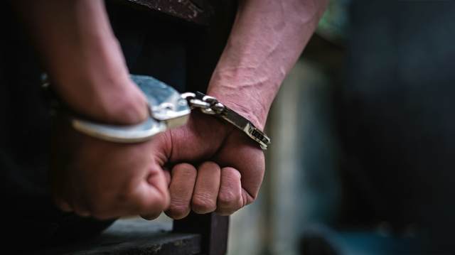 Πέντε συλλήψεις σε παράνομο κέντρο απεξάρτησης τοξικομανών στην Ιπποκράτειο Πολιτεία