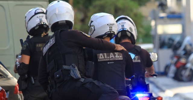 Αθήνα: Ναρκωτικά βρέθηκαν στο αυτοκίνητο που καταδίωξαν στην Λιοσίων