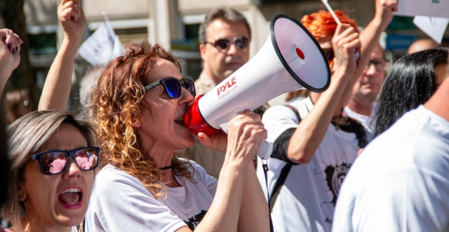 Ισπανία: Η κυβέρνηση ξεκινά διαπραγματεύσεις με τους κοινωνικούς εταίρους για τη μείωση των ωρών εργασίας