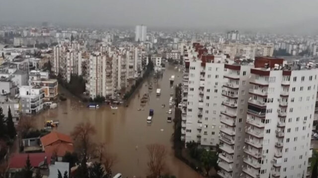 Αττάλεια: Απόκοσμες εικόνες λόγω της κακοκαιρίας: Πλημμύρισαν δρόμοι και σπίτια, ένας νεκρός – Δείτε βίντεο