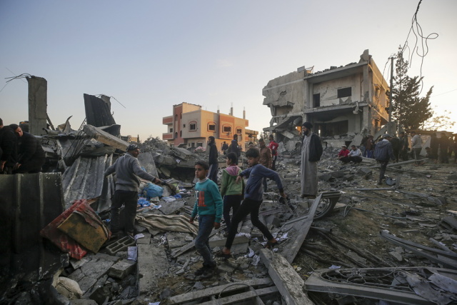 Γάζα: Ισραηλινοί βομβαρδισμοί σε Χαν Γιουνίς και Ράφα - Στο Παρίσι οι νέες συζητήσεις για εκεχειρία