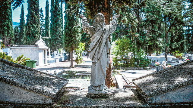 Συμβούλιο της Επικρατείας: Μπίζνες €60 εκατ. στα νεκροταφεία της Αθήνας
