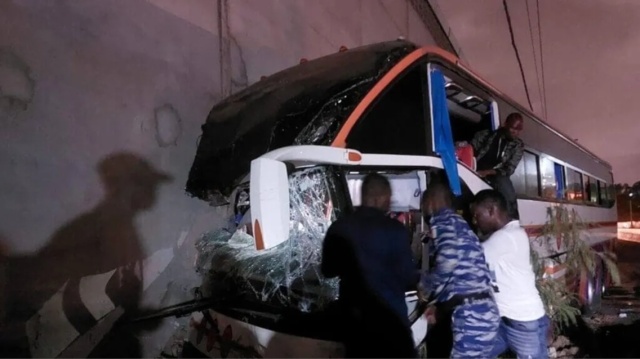 Μάλι: Τουλάχιστον 31 νεκροί εξαιτίας πτώσης λεωφορείου από γέφυρα