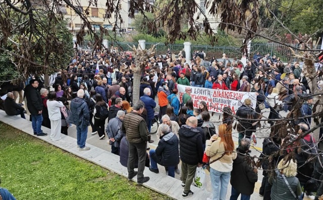Βόλος: Εκατοντάδες οι διαδηλωτές στην συγκέντρωση διαμαρτυρίας για τα Τέμπη