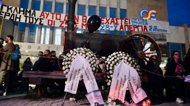 Τραγωδία στα Τέμπη: Εκδήλωση μνήμης στον Νέο Σιδηροδρομικό Σταθμό Θεσσαλονίκης για τα θύματα