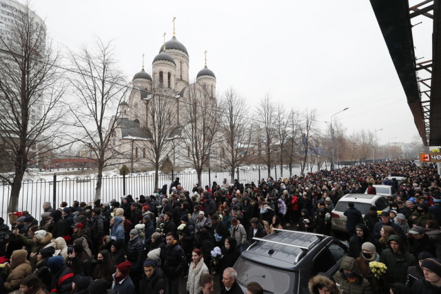 Ναβάλνι: Χιλιάδες πολίτες στην κηδεία του στη Μόσχα - Κηδεύτηκε υπό τους ήχους του «My Way»