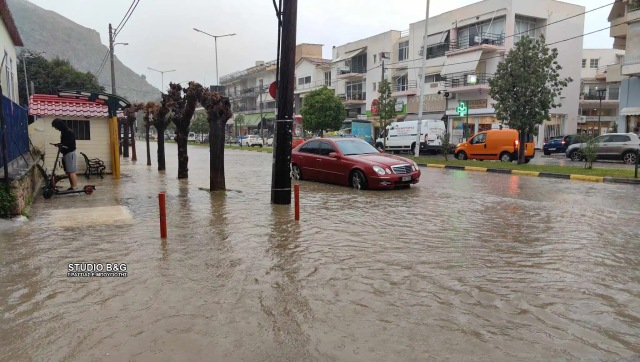 Ναύπλιο - Κακοκαιρία Emil: Πλημμυρισμένοι δρόμοι και διακοπές κυκλοφορίας