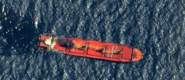 Υεμένη: Πλοίο που βυθίστηκε στην Ερυθρά Θάλασσα από τους Χούθι, κίνδυνος για το περιβάλλον