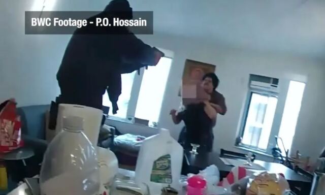 Νέα Υόρκη: Αστυνομικός εξουδετέρωσε με μια σφαίρα 30χρονο που απειλούσε να σκοτώσει τη μητέρα του - Δείτε βίντεο