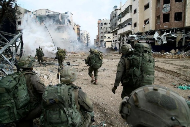Δυτική Όχθη: Το Ισραήλ εξαπέλυσε στη Ραμάλα τη μεγαλύτερη επιδρομή εδώ και πολλά χρόνια, λένε οι Παλαιστίνιοι