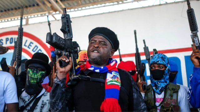 Αϊτή: Ο επικεφαλής συμμαχίας συμμοριών απειλεί με «εμφύλιο πόλεμο» αν παραμείνει στην εξουσία ο Ανρί