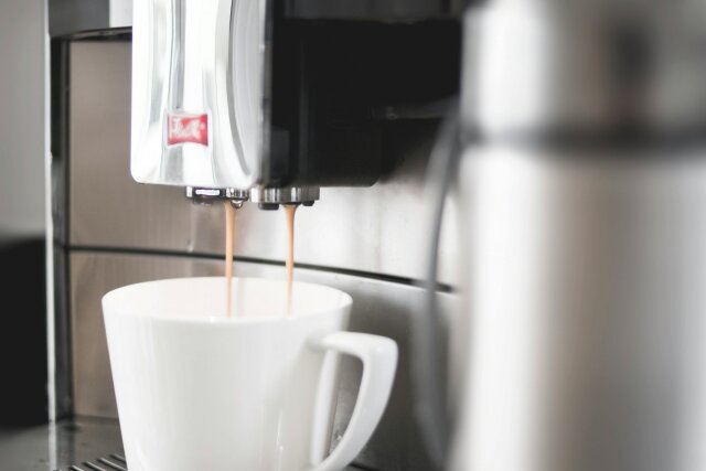 6 gadgets για σπιτικό καφέ που θα σε μεταμορφώσουν σε barista