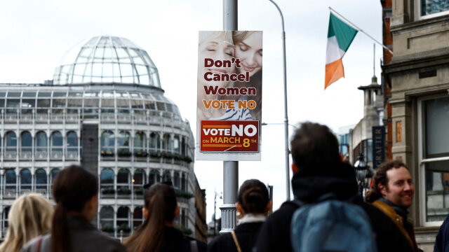 Η Ιρλανδία είπε «ναι στη γυναίκα νοικοκυρά» και απέρριψε τον εκσυγχρονισμό του συντάγματος