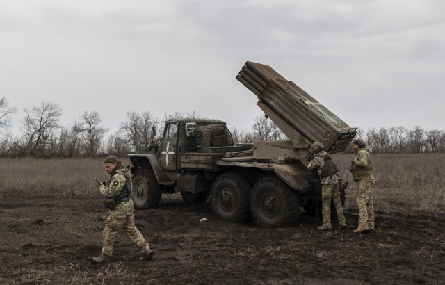 Πόλεμος στην Ουκρανία: Δύο διασώστες σκοτώθηκαν από ρωσικό βομβαρδισμό στην Οδησσό