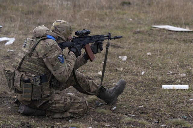 Πόλεμος στην Ουκρανία: Επιπλέον 5 δισ. ευρώ από την ΕΕ για την στρατιωτική στήριξη του Κιέβου