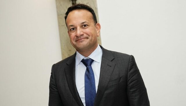Παραιτήθηκε αιφνιδίως ο πρωθυπουργός της Ιρλανδίας Λίο Βαράντκαρ