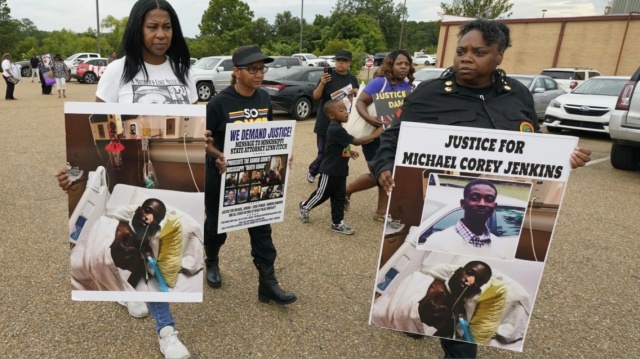 ΗΠΑ: Πρώην αστυνομικοί καταδικάζονται να εκτίσουν ποινές κάθειρξης για τον βασανισμό δυο Αφροαμερικανών